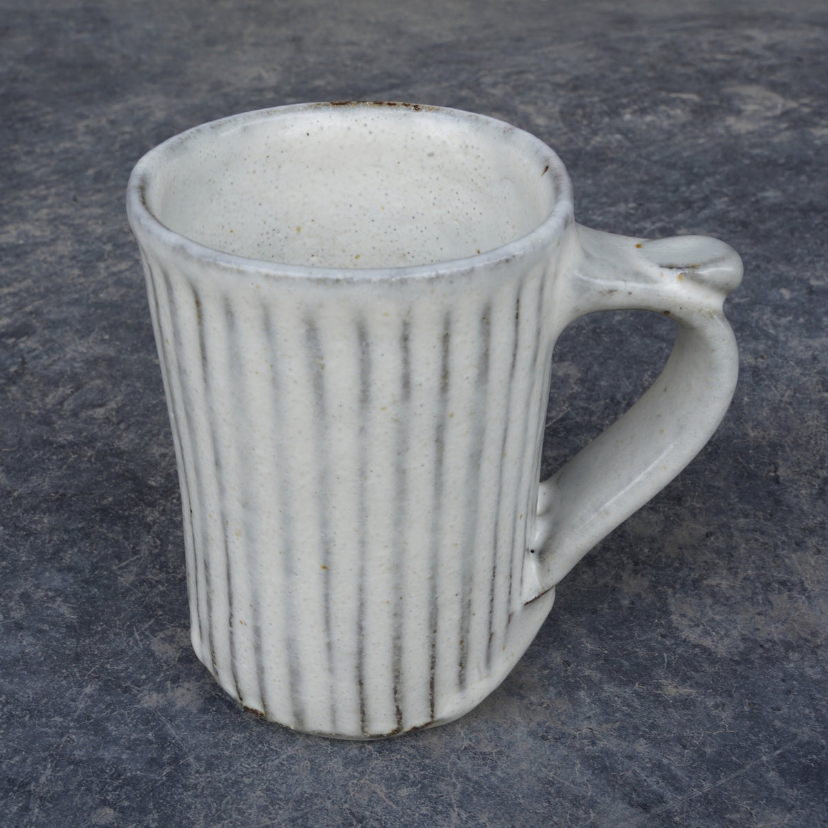 糠白釉薬鎬手マグカップ